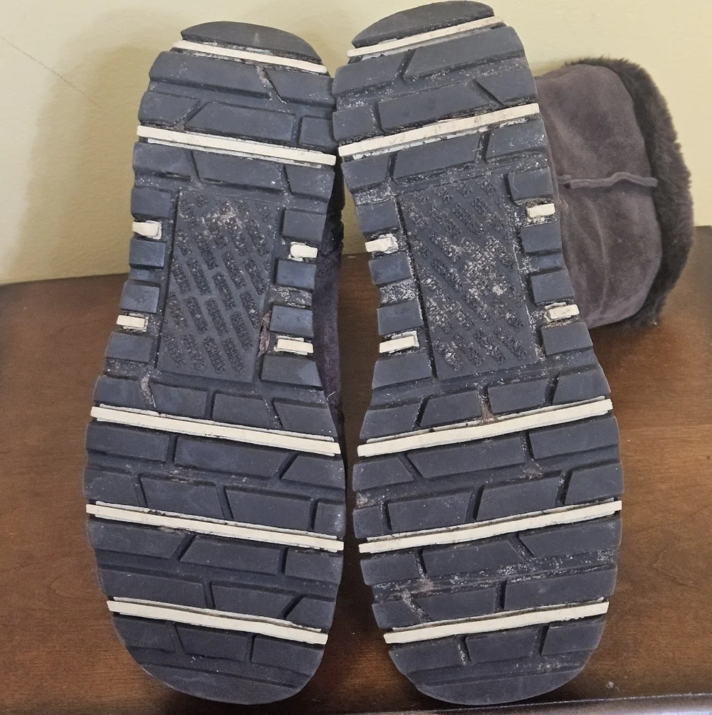 Skechers On-The-Go Encore Snow Flurry boot Size 8